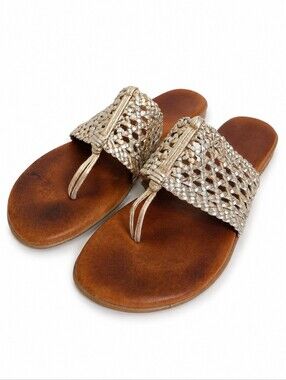 André Assous Nice Metallic Featherweights Thong Sandals Size 9